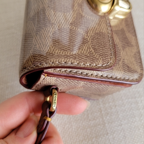 Coach Studio 12 Signature Canvas - Picture 10 of 16